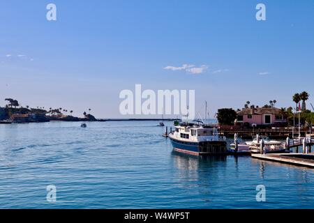 Schiff in Newport Beach in Kalifornien günstig Stockfoto