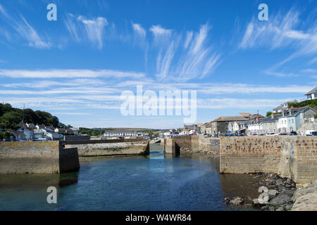 Porthleven Hafen, Cornwall, Großbritannien Stockfoto