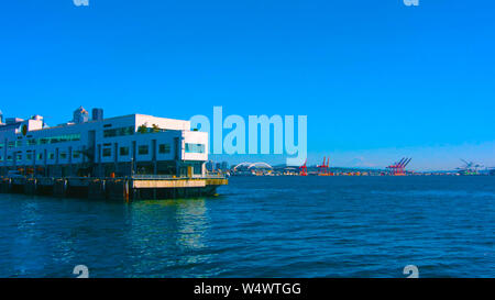 Seattle, Washington, USA (mai 10, 2019) Downtown Seattle, Tages der Seattle Aquarium auf Pier an der Elliott Bay Waterfront in Seattle, WA entfernt Stockfoto
