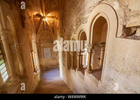 Blick auf die Grand Staircase in Woodchester Mansion in Gloucestershire, England Stockfoto