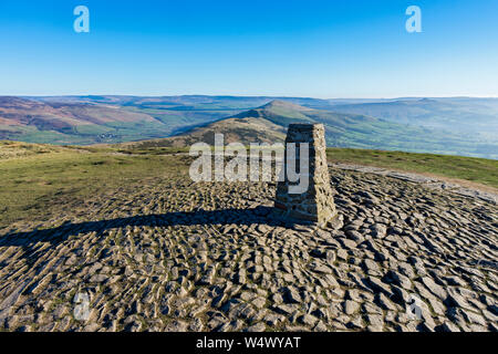 Die große Ridge, zwischen Edale und die Hoffnung Tal, von der "Trig point auf den Gipfel des Mam Tor, Peak District, Derbyshire, England, Großbritannien Stockfoto