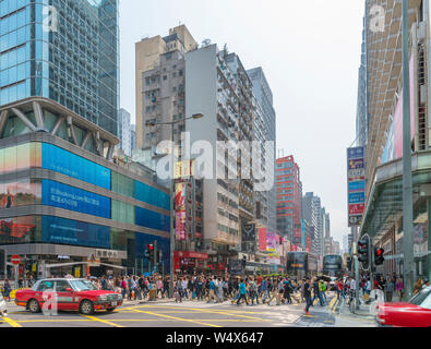 Nathan Road an der Kreuzung mit der Argyle Street, Mong Kok, Kowloon, Hongkong, China Stockfoto