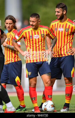 Santa Cristina Valgardena, Italia. 25. Juli, 2019. Foto Massimo Paolone/LaPresse 25 luglio 2019 Santa Cristina Valgardena (BZ), Italia sport calcio Lecce vs Virtus Bozen - Pre Campionato di calcio Serie A 2019/2020 - Centro Sportivo "Mulin da Coi" Nella Foto: Gianluca Lapadula osserva Foto Massimo Paolone/LaPresse Juli 25, 2019 Santa Cristina Valgardena (BZ), Italien Sport Fussball Lecce vs Virtus Bozen - Der italienische Fußball-Liga einen TIM 2019/2020 - Sport Center" Mulin da Coi". In der Pic: Gianluca Lapadula sieht auf Kredit: LaPresse/Alamy leben Nachrichten Stockfoto