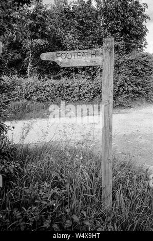 Fußweg, Hattingley, Hampshire, England, Vereinigtes Königreich. Stockfoto