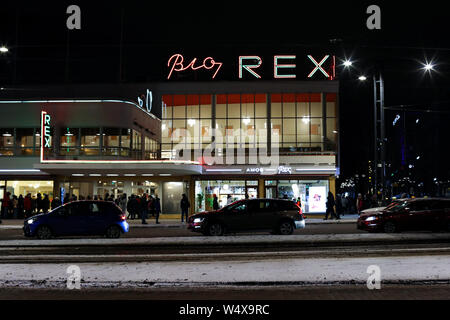 Iconic Movie Theater Bio Rex und Neue Kunst Museum Amos Rex auf Funktionalistischen Lasipalatsi Gebäude in Helsinki, Finnland Stockfoto