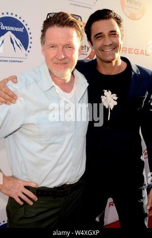 Los Angeles, CA, USA. 24. Juli, 2019. Donal Logue, Gilles Marini in der Ankunftshalle für 9. Jährliche Vielzahl Charity Poker & Casino Night, die Paramount Studios, Los Angeles, CA, 24. Juli 2019. Credit: Priscilla Grant/Everett Collection/Alamy leben Nachrichten Stockfoto