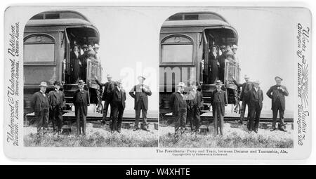 Die Partei des Präsidenten und Zug, zwischen Decatur und Tuscumbia, Alabama, USA, Präsident McKinley mit anderen an der Rückseite des Zuges, Stereo Karte, Underwood & Underwood, 1901 Stockfoto