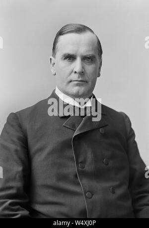 William McKinley (1843-1901), 25. Präsident der Vereinigten Staaten 1897-1901, halber Länge Portrait, Foto von Charles Milton Bell, zwischen 1877 und 1889 Stockfoto