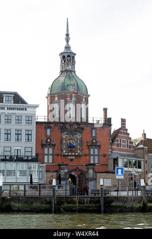 Die Turmspitze und facae des Groothoofds Gate bei Dordrecht in den Niederlanden, Dordrecht ist eine Insel, die Stadt und die älteste Stadt in Holland. Stockfoto