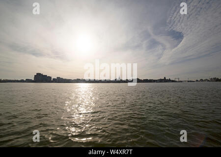 Die Skyline von Dordrecht in den Niederlanden, Dordrecht ist eine Insel, die Stadt und die älteste Stadt in Holland. Stockfoto