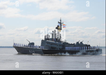 Rakete boot Tschuwaschien beteiligt sich an der Generalprobe der Russischen Marine Parade in Kronstadt, Sankt-Petersburg, Russland Stockfoto