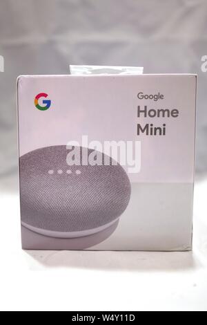 Close-up-Box für die Google Startseite Mini smart Lautsprecher, die Integration der Google Assistant Voice Assistant, 21. März 2019. () Stockfoto