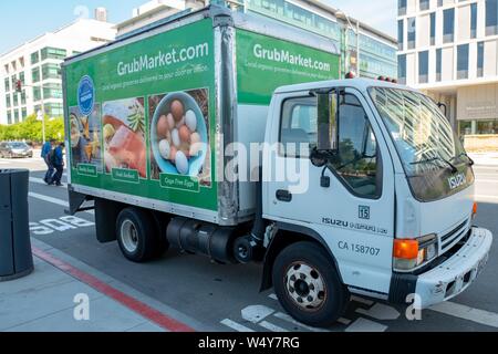 Seitenansicht des Lkw mit Logo für Bauernhof-zu-Tabelle Food Delivery Service Grubmarket in der Mission Bay in San Francisco, Kalifornien, 10. Juni 2019. () Stockfoto