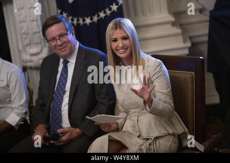 Washington DC, USA. Juli 25, 2019, Washington, District of Columbia, USA: Berater des Präsidenten Ivanka Trump spricht an der ein Jahr Feier der Bürgschaft zu Amerikas Arbeiter im Weißen Haus in Washington, DC, USA am 25. Juli 2019. Credit: Stefani Reynolds/CNP/ZUMA Draht/Alamy leben Nachrichten Stockfoto