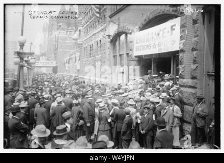 Menge im Coliseum, Chicagoer Abkommen Stockfoto