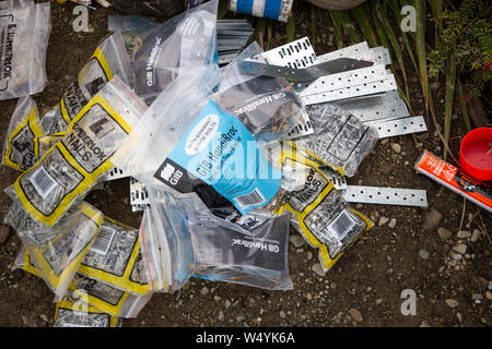 Sheffield, Canterbury, Neuseeland, 25. Juli 2019: eine Auswahl an verpackten Erbauer der Nägel und der Hardware für ein neues Haus auf einer Baustelle Stockfoto