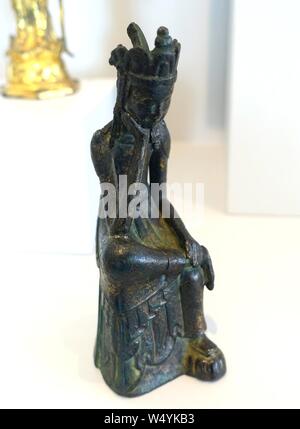 Gekrönt, nachdenklich, wahrscheinlich eines Bodhisattva Maitreya, Korea, drei Reiche Zeit, wahrscheinlich Silla-reiches, Ende 6 Anfang 7. Jahrhundert n. Chr., Bronze an - Stockfoto