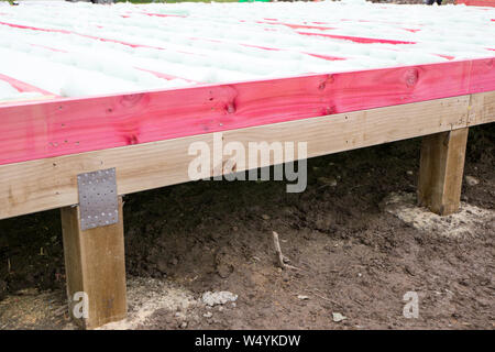 Ein neues Haus Stock Frame ist mit einer Fußbodenheizung Dämmung auf einer Baustelle in Neuseeland ausgestattet Stockfoto