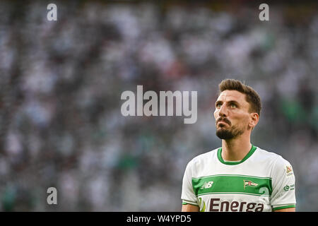 Filip Mladenovic von Lechia Gdansk in Aktion während der UEFA Europa League Qualifier Match zwischen Lechia Gdansk und Brondby gesehen wenn bei Energa Stadion. (Endstand; Lechia Gdansk 2 : 1 Brøndby IF) Stockfoto