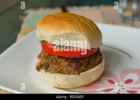 Türkei Burger zubereitet auf dem Grill Stockfoto