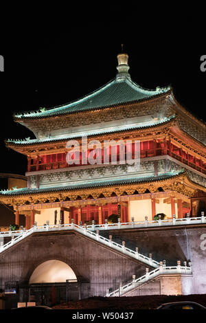 Xi'an historischen Architektur bei Nacht schöne berühmte Licht zeigen, beleuchtet Stockfoto