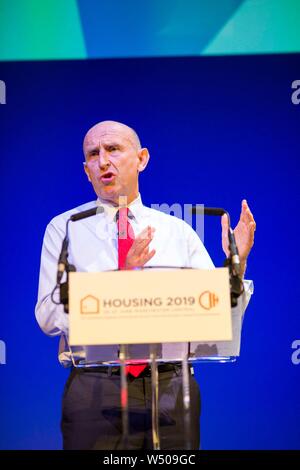 John Healey MP Gespräche auf der CIH-Gehäuse Konferenz 2019 www.chrisbullphotographer. c Stockfoto