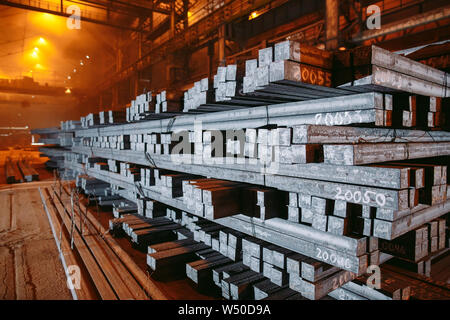 Lager Metall leer. Galvanik Anlage für das Metall Stockfoto