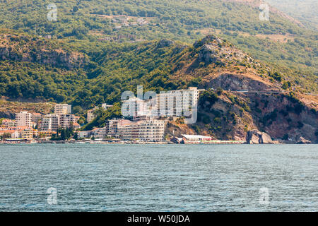 Budva, Montenegro - August 07, 2017: Blick aus dem Dorf Becici Stockfoto