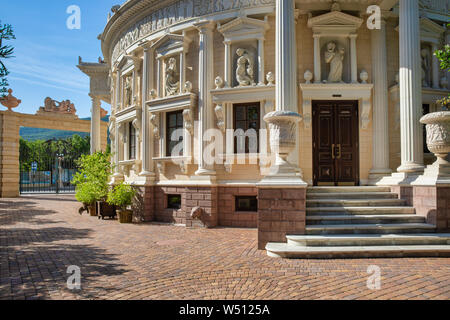 Theater in "alten Park'. Gelendjik. Russland Stockfoto