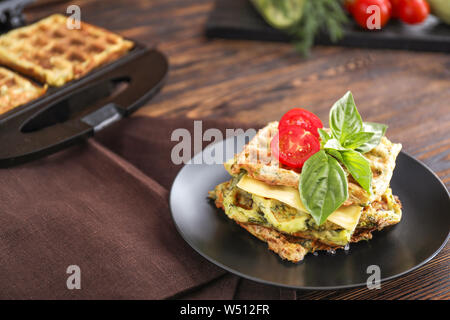 Mit lecker squash Waffeln auf der Tischplatte Stockfoto