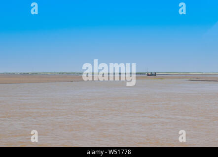 Landschaft Bild des historischen Fluss Indus im Winter Punjab, Pakistan, blauer Himmel. Stockfoto