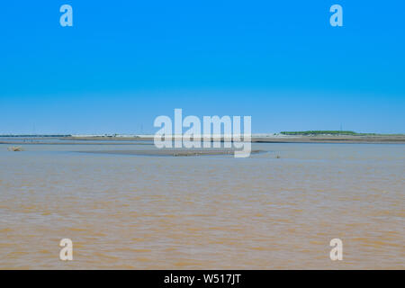 Landschaft Bild des historischen Fluss Indus im Winter Punjab, Pakistan, blauer Himmel. Stockfoto