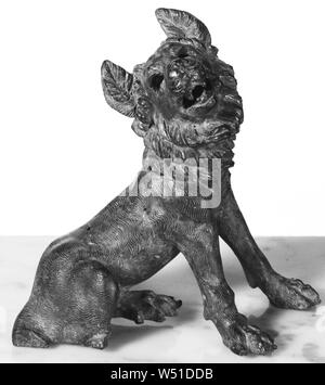Statuette eines Hundes, Unbekannt, Römische Reich, 1./2. Jahrhunderts, Bronze, 10,5 × 11,1 cm (4 1/8 x 4 3/8 Zoll Stockfoto