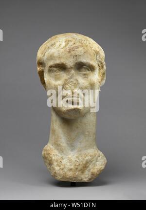 Kolossalen Kopf des Gaius Julius Caesar arbeitete zum Einfügen in ein Togatus Statue (das Getty Caesar), Unbekannt, Römische Reich, frühen zweiten Jahrhundert, Marmor, 53 × 41,5 cm (20 7/8 x 16 5/16 Zoll Stockfoto