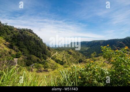 Blick über die Berge entlang Sogeri Road, Port Moresby Stockfoto