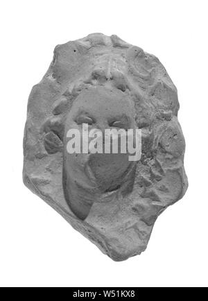 Weiblicher Kopf Fragment, Unbekannt, Süditalien, 4. Jahrhundert v. Chr., Terrakotta, 4,6 cm (1 13/16-in Stockfoto