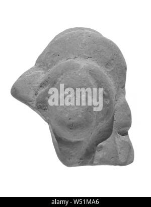 Weiblicher Kopf Fragment, Unbekannt, Süditalien, 4. Jahrhundert v. Chr., Terracotta, 4cm (1 9/16 Zoll Stockfoto