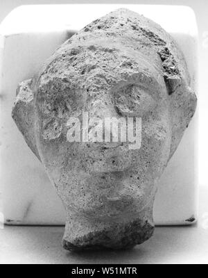 Menschlichen Kopf, ist unbekannt, Kampanien, Süditalien, 6. Jahrhundert v. Chr., Terrakotta, 5,8 cm (2 5/16 Zoll Stockfoto