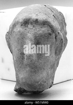 Menschlichen Kopf, ist unbekannt, Kampanien, Süditalien, 6. Jahrhundert v. Chr., Terrakotta, 6,1 cm (2 3/8 in Stockfoto