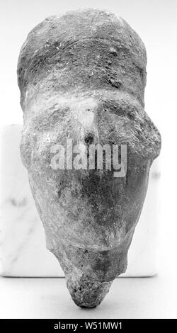 Menschlichen Kopf, ist unbekannt, Kampanien, Süditalien, 6. Jahrhundert v. Chr., Terrakotta, 8,7 cm (3 7/16 Stockfoto