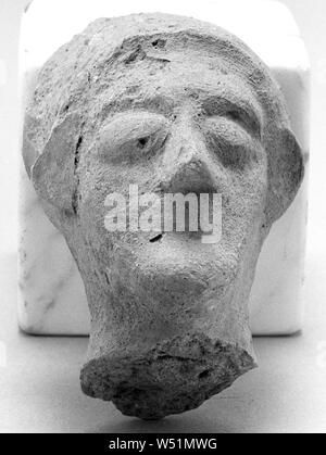 Menschlichen Kopf, ist unbekannt, Kampanien, Süditalien, 6. Jahrhundert v. Chr., Terracotta, 7cm (2 3/4 in Stockfoto