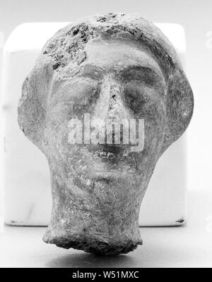 Menschlichen Kopf, ist unbekannt, Kampanien, Süditalien, 6. Jahrhundert v. Chr.?, Terrakotta, 6,2 cm (2 7/16 Stockfoto