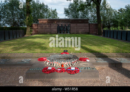 4900. Langemark (bij Ieper). Duitse Militaire Begraafplaats. Foto: Gerrit De Heus. Belgien. Langemark. Deutscher Soldatenfriedhof. Foto: Gerrit De Heus Stockfoto