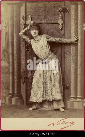 Sarah Bernhardt als Kaiserin Theodora in sardou von Theodora,, Gaspard Felix Tournachon Nadar (Französisch, 1820 - 1910), Paris, Frankreich, negative 1884, Drucken & Berg über 1889, Eiweiß Silber drucken, 14,6 × 10,5 cm (5 3/4 x 4 1/8 in. Stockfoto