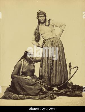 Almees du Caire., William J. Stillman (American, 1828 - 1901), 1860, Eiweißstoff silver Print, 18,3 x 14,6 cm (7 3/16 x 5 3/4 in Stockfoto