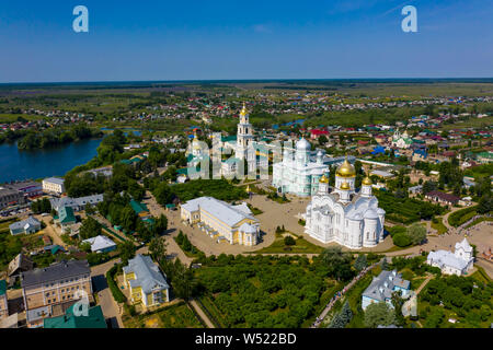 Diveyevo Kloster oder Heiligen Trinity-Saint Seraphim-Diveyevo Kloster in Diveevo. Antenne drone Ansicht Stockfoto