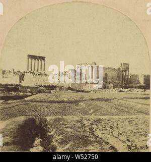 Baalbec. Von Südosten gesehen. Die antiken Heliopolis, oder die Stadt der Sonne, Francis Frith (Englisch, 1822-1898), 1856-1857, Eiweiß silber Drucken Stockfoto