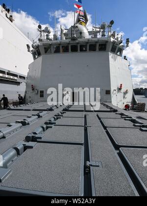 Eine Fregatte des Typs 54A (NATO: Jiangkai II), die F 531' Xiangtan', anlässlich der Kieler Woche zu Besuch in der Kieler Hafen. Die Schiffe der Typ 54 sind eine moderne Mehrzweckhalle Fregatten die in großen Stückzahlen gebaut werden. Sie sind relativ kostengünstig und sind auch nach Pakistan exportiert. Ein Großteil der elektronischen Ausrüstung und Bewaffnung der Schiffe ist noch auf russische Technologie basiert. Die Marine der Volksrepublik China seit Jahren die Flotte zu modernisieren und zu erweitern. Das Ziel ist die Flotte von einem reinen Küstenschutz Flotte in eine globale Flotte zu verwandeln. Als Teil dieser, China Stockfoto