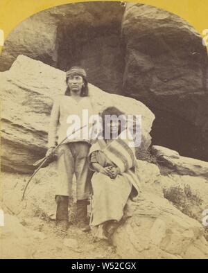 Navajo Brave und seine Mutter..., Timothy H. O'Sullivan (American, um 1840-1882), 1873, Eiweiß silber Drucken Stockfoto