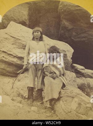 Navajo Brave und seine Mutter..., Timothy H. O'Sullivan (American, um 1840-1882), 1873, Eiweiß silber Drucken Stockfoto